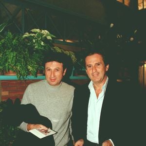 Archives - Jean Drucker et son frère Michel Drucker à Bercy en 1997.