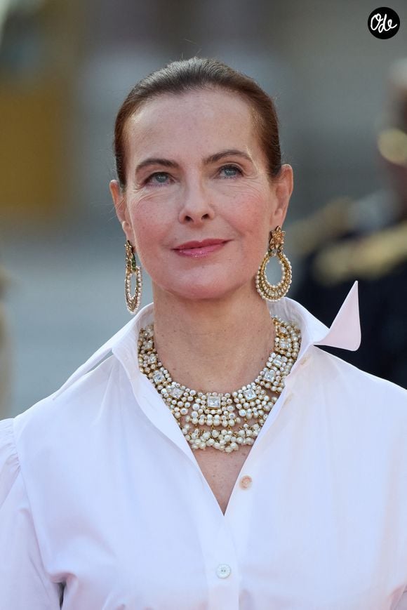 L'actrice de 68 ans est atteinte d'une douloureuse névralgie du trijumeau causée par ce terrible accident domestique.

Carole Bouquet - Dîner d'Etat au château de Versailles en l'honneur de la visite officielle du roi et de la reine d'Angleterre en France, le 20 septembre 2023.

© Moreau-Jacovides / Bestimage