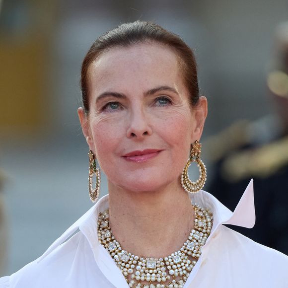 L'actrice de 68 ans est atteinte d'une douloureuse névralgie du trijumeau causée par ce terrible accident domestique.

Carole Bouquet - Dîner d'Etat au château de Versailles en l'honneur de la visite officielle du roi et de la reine d'Angleterre en France, le 20 septembre 2023.

© Moreau-Jacovides / Bestimage
