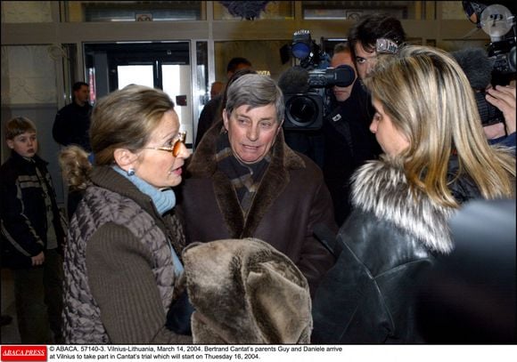 Les parents de Bertrand Cantat, Guy et Danièle, arrivent à Vilnius pour participer au procès de Bertrand Cantat qui débutera le mardi 16 mars 2004. © Abaca