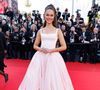 Pour l'occasion, elle était vêtue d'une robe rose poudrée de princesse

Hinaupoko Devèze, Miss France 2026 - Montée des marches du film " Amarga Navidad " lors du 79ème Festival International du Film de Cannes, le 19 mai 2026. © Jacovides-Moreau / Bestimage