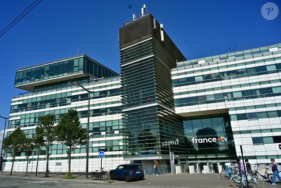 Le malaise étant sans gravité, Fabrice Bidault n’était toutefois pas à l’antenne le lendemain.

Illustration du siège de France Télévisions à Paris, France, le 29 septembre 2025. France Télévisions aborde une rentrée particulièrement houleuse, sur fond d’attaques frontales visant l’audiovisuel public. © Christian Liewig/Bestimage
