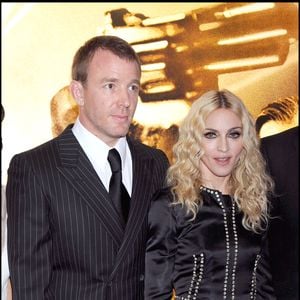 Guy Ritchie et  Madonna assistent à la première de  "RocknRolla" à Londres, le 1er septembre 2008.

Photo : Bestimage