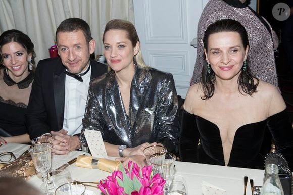 Dany Boon et Yaël, Marion Cotillard, Juliette Binoche - Dîner de la cérémonie des César au Fouquet's à Paris le 2 mars 2017. © Olivier Borde-Dominique Jacovides/Bestimage