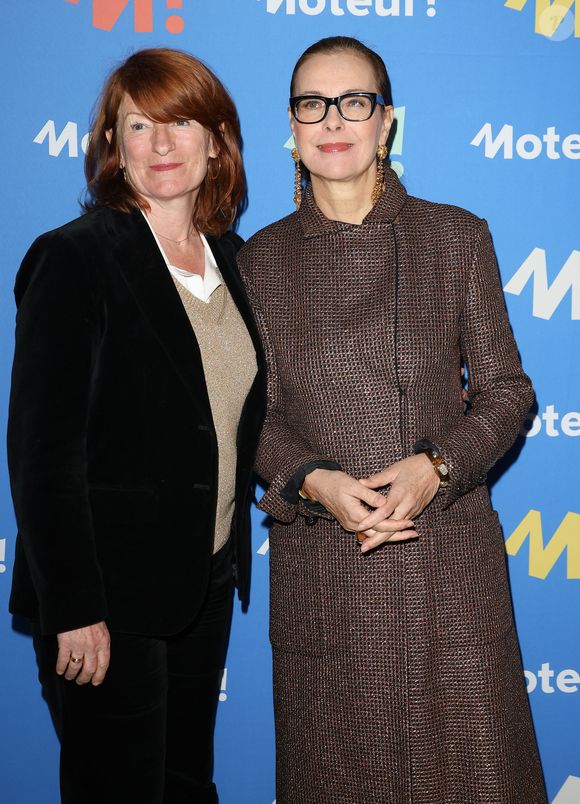 Elle est metteuse en scène, comédienne.

Muriel Mayette-Holtz et Carole Bouquet - Dîner de Gala Moteur! à la Bibliothèque Nationale de France (BNF) à Paris le 25 mars 2024 © Guirec Coadic / Bestimage