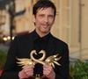 Un film touchant accompagné par la musique d’Alex Beaupain, également récompensé pour la meilleure bande originale...
Alex Beaupain remporte le prix de la meilleure musique originale pour "Joli Joli" - Cérémonie de clôture de la 39ème édition du festival du film romantique de Cabourg le 14 juin 2025. © Guirec Coadic / Bestimage