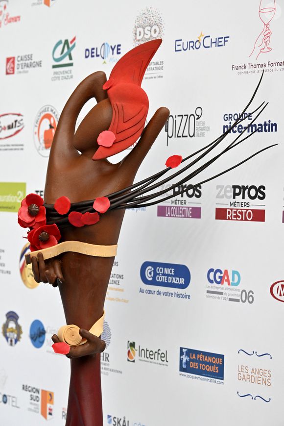 Enfin, pour limiter l'impact glycémique, il est très judicieux de déguster ces douceurs avec une poignée de fruits secs.

Exclusif - Ici, une des 4 sculptures en chocolat durant la sixième édition, le 3 février 2026, du Trophée Cacao Criollo. © Bruno Bebert / Bestimage