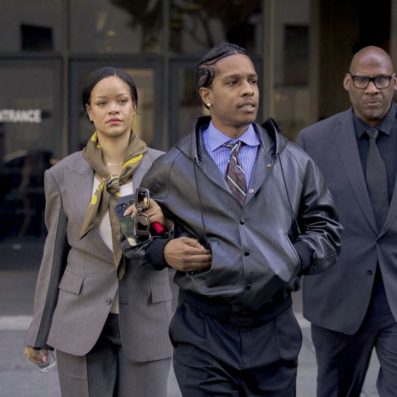 Rihanna et Asap Rocky ont été aperçus à la sortie du tribunal de Los Angeles.

Exclusif - Rihanna et A$AP Rocky sortent du tribunal de Los Angeles @Backgrid USA / Bestimage