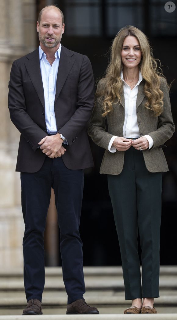 Le prince William, prince de Galles, et Catherine (Kate) Middleton, arborant des cheveux blonds, visitent les jardins, récemment transformés, du musée d'histoire naturelle à Londres, le 4 septembre 2025. Photo par GOFF  / BESTIMAGE