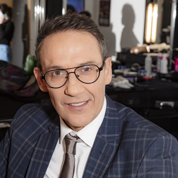 Oui, bien avant de rejoindre les grandes chaînes nationales dans les années 90, comme France 2 puis TF1, Julien Courbet a dû se faire un nom. Dans tous les sens du terme. Car l'animateur ne s'appelle pas Julien, mais Frédéric. 

Julien Courbet lors de l'enregistrement de l'émission "Touche Pas à Mon Poste (TPMP)", présentée par Cyril Hanouna et diffusée sur C8 le 14 décembre 2020.

© Jack Tribeca / Bestimage