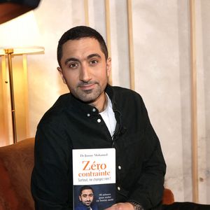Exclusif - Le docteur Jimmy Mohamed - People en backstage de l'enregistrement de l'émission "Chez Jordan" le 18 avril 2022. © Cédric Perrin/Bestimage
