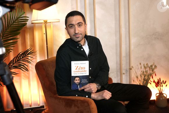 Exclusif - Le docteur Jimmy Mohamed - People en backstage de l'enregistrement de l'émission "Chez Jordan" le 18 avril 2022. © Cédric Perrin/Bestimage