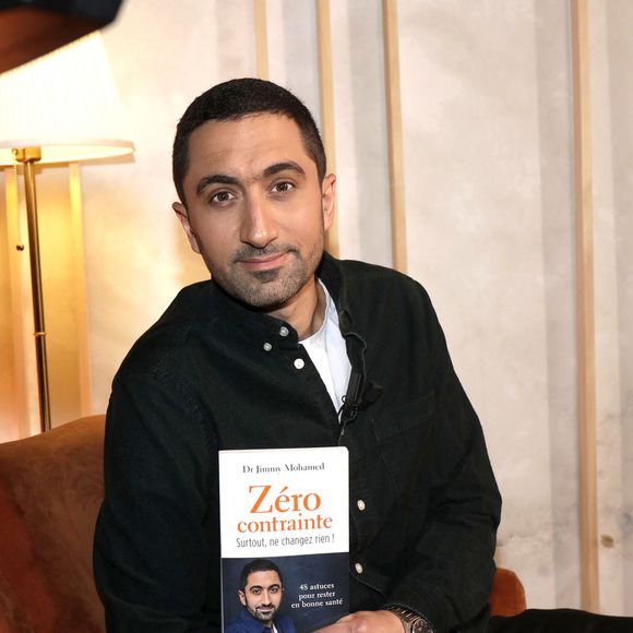 Exclusif - Le docteur Jimmy Mohamed - People en backstage de l'enregistrement de l'émission "Chez Jordan" le 18 avril 2022. © Cédric Perrin/Bestimage