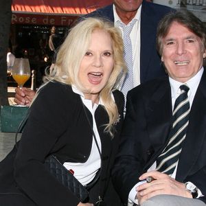 Avec son frère, Tony Scotti a monté une société et s'est associé à des diffuseurs afin de produire "Alerte à Malibu", alors que la chaîne NBC n'en voulait plus après la saison 1. 

Sylvie Vartan et son mari Tony Scotti assistent au vernissage de l'exposition du photographe Jean-Marie Perier à Paris, France, le 4 juin 2009. Photo Denis Guignebourg/Abaca