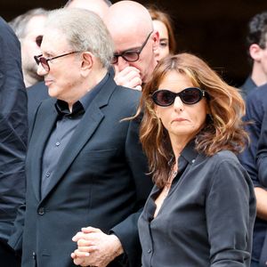 Michel Drucker, Faustine Bollaert - Sorties des obsèques de Thierry Ardisson en l’église Saint-Roch de Paris, France, le 17 juillet 2025. © Clovis-Jacovides/Bestimage