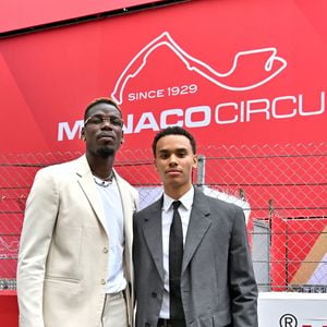 Alexandre Grimaldi, le fils du prince de Monaco et de N.Costes, avec Paul Pogba lors du 15ème Grand Prix de Monaco Historique, le 26 avril 2026.

© Bruno Bebert / Bestimage