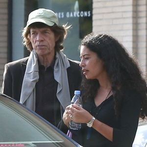 Exclusif - Mick Jagger est allé faire du shopping avec sa fille Karis, née de la liaison avec Marsha A. Hunt, et ses petits enfants chez Barneys New York à Beverly Hills. Le 17 mai 2015 FAMEFLYNET / BESTIMAGE