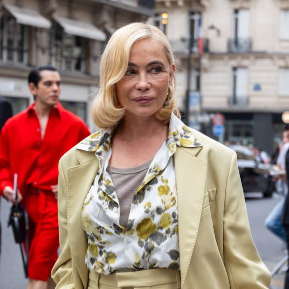 Emmanuelle Béart assiste au défilé AMI dans le cadre de la semaine de la mode masculine printemps 2026 à Paris, le 25 juin 2025 à Paris, France. Photo de Nasser Berzane/ABACAPRESS.COM
