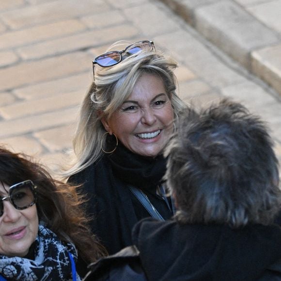Caroline Margeridon arrive à l'église Notre-Dame de l'Assomption, pour la cérémonie funéraire de l'actrice française Brigitte Bardot, à Saint-Tropez, dans le sud-est de la France, le 7 janvier 2026. L'actrice française Brigitte Bardot, symbole de la libération sexuelle dans les années 1950 et 1960, qui s'est réinventée en défenseuse des droits des animaux et a embrassé des opinions d'extrême droite, est décédée le 28 décembre 2025 à l'âge de 91 ans. Photo par Julien Reynaud/APS-Medias/ABACAPRESS.COM