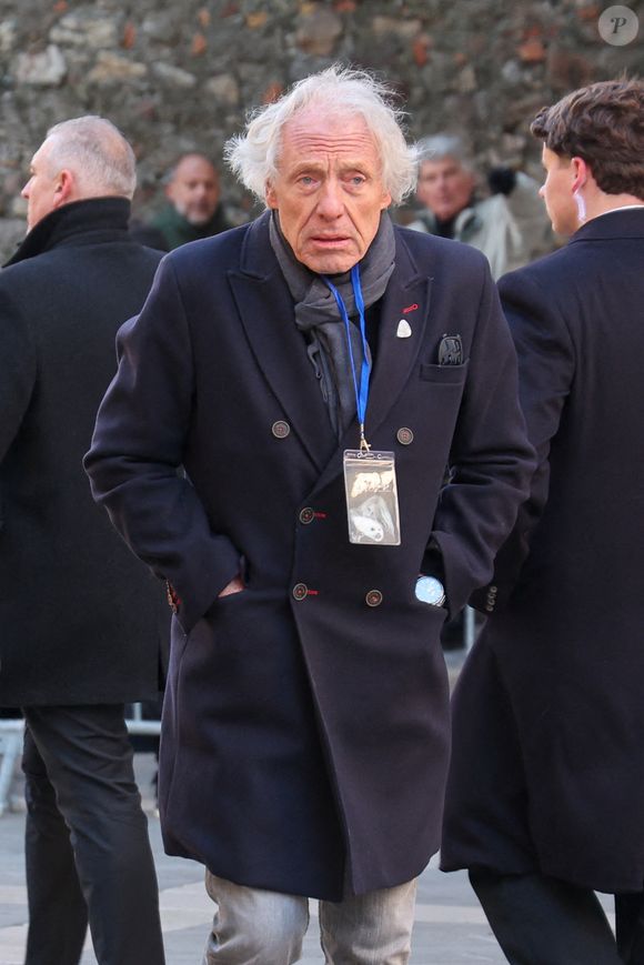 François Bernheim - Arrivées aux obsèques de Brigitte Bardot en l'église Paroissiale Notre-Dame-de-l'Assomption de Saint-Tropez, France, le 7 janvier 2026.  Brigitte Bardot, figure emblématique du cinéma français et icône internationale, est décédée le 28 décembre 2025 à l'âge de 91 ans dans sa mythique propriété de La Madrague, à Saint-Tropez (France). Révélée au monde entier par son rôle dans "Et Dieu... créa la femme", elle avait contribué à faire de Saint-Tropez un lieu mondialement connu. L'actrice sera inhumée le 7 janvier 2026 au cimetière marin de Saint-Tropez, aux côtés de son père Louis Bardot (1896-1975) et de sa mère Anne-Marie Mucel (1912-1978). Une cérémonie religieuse se tiendra auparavant dans l'église de Saint-Tropez, où proches, personnalités et anonymes pourront lui rendre un dernier hommage. © Jacovides-Moreau/Bestimage