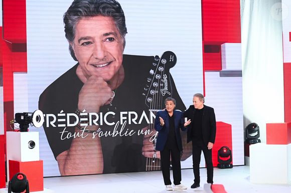 Exclusif - Frédéric François et Michel Drucker lors de l'enregistrement de l'émission Vivement dimanche présentée par M.Drucker aux studios Rive Gauche, à Paris, France, le 1er octobre 2025. Diffusion sur France 3 le 9 novembre 2025. © Guillaume Gaffiot/Bestimage