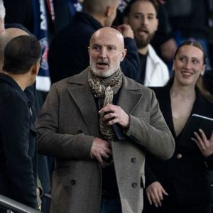 Frank Leboeuf - Célébrités des les tribunes lors du match aller du quart de finale de Ligue des champions entre le PSG et Aston Villa (3-1) au Parc des Princes à Paris le 9 avril 2025. © Cyril Moreau/Bestimage