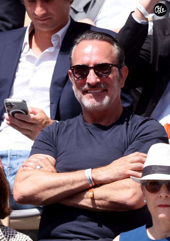 Jean Dujardin - Célébrités dans les tribunes de la finale masculine des Internationaux de France de tennis de Roland Garros 2026, le 7 juin 2026. 

© Jacovides-Moreau/Bestimage