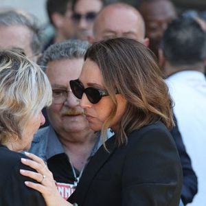 Laura Smet - Sorties des obsèques de Nathalie Baye en l'église Saint-Sulpice à Paris le 24 avril 2026. © Dominique Jacovides - Coadic Guirec / Bestimage