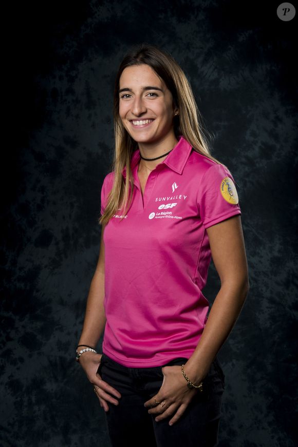 "Je ne pourrai donc pas surfer sur ma carrière de sportive, il faut que j’envisage dès maintenant ma reconversion”, conclut la skieuse

Perrine Laffont, ski de bosses - Rendez-vous en studio des équipes de France de ski. Le 14 octobre 2019
© JB Autissier / Panoramic / Bestimage