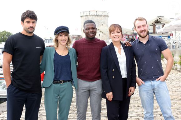 Simon Ehrlacher, Léa François, Boubacar Kabo, Cécilia Hornus, Théo Bertrand au photocall de la série "Plus belle la vie" lors de la 23ème édition du Festival de la Fiction tv de la Rochelle 2021, à La Rochelle, France, le 18 septembre 2021. © Jean-Marc LHomer/Bestimage