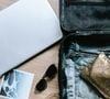 Malgré son format compact, il dispose d'un grand compartiment principal et de nombreuses poches permettant d'optimiser le rangement. Anete Lūsiņa/Unsplash