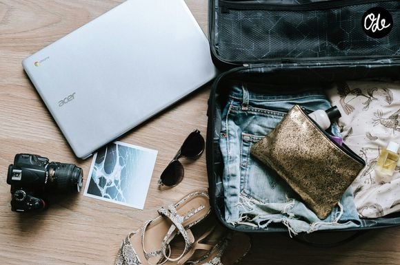 Malgré son format compact, il dispose d'un grand compartiment principal et de nombreuses poches permettant d'optimiser le rangement. Anete Lūsiņa/Unsplash