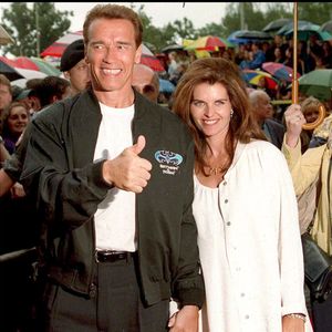 Arnold Schwarzenegger et son ex-femme Maria Shriver enceinte - rue en Autriche dans les années 90 (Photo Press Service / BESTIMAGE).