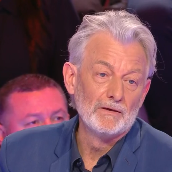 "J'ai déménagé plusieurs fois" : Ce célèbre chroniqueur suivi jusque chez lui dans le centre de Paris, il a songé à s'éloigner du monde de la télé - capture d'écran W9