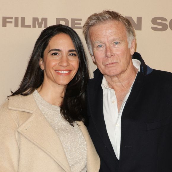 Originaire de Normandie, plus précisément du Grand-Quevilly, Franck Dubosc a quitté sa région natale pour s’installer à Paris avec sa femme Danièle, mère de leurs deux enfants. 

Franck Dubosc et sa femme Danièle - Avant-première du film "Ma Mère, Dieu et Sylvie Vartan" au cinéma Pathé Palace à Paris. © Coadic Guirec/Bestimage