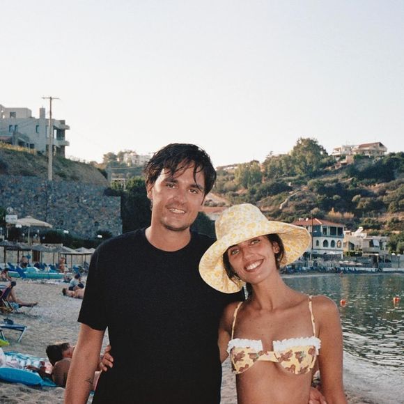 Alain-Fabien Delon officialise son couple avec Laura Bensadoun sur Instagram.
