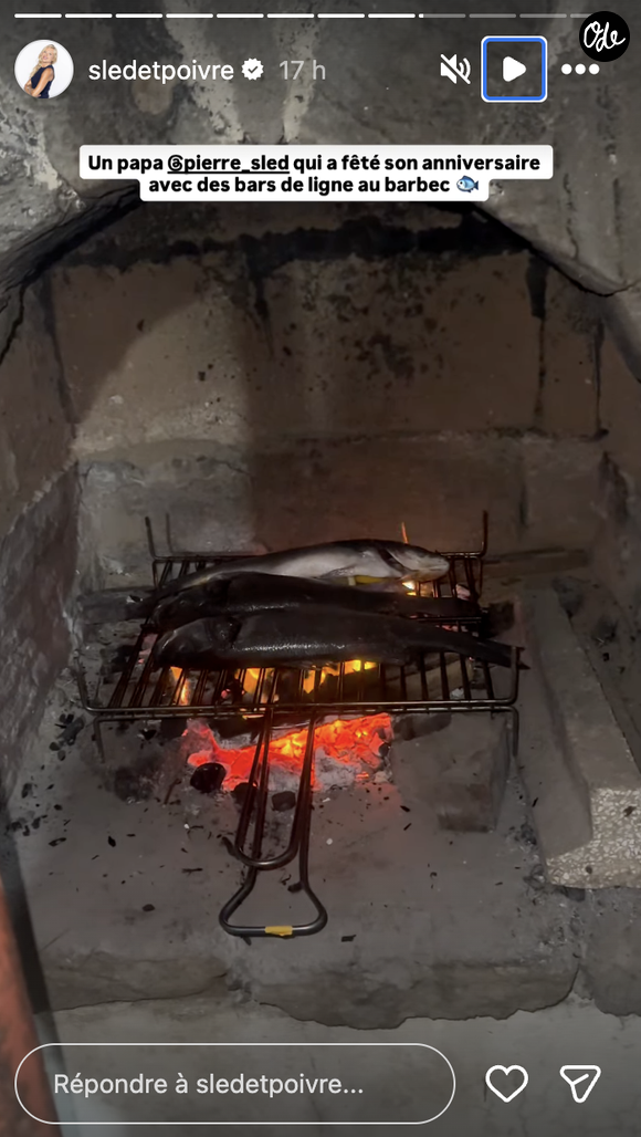 La soirée s'est organisée en toute simplicité avec pour plat principal : des bars de ligne cuisant doucement sur la grille d'un barbecue en pierre. 

Valentine Sled en vacances en Italie avec son père Pierre Sled