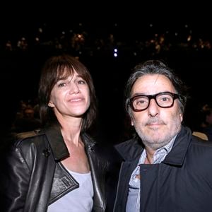 Charlotte Gainsbourg et Yvan Attal - La grande conférence du collectif. Photo par CEDRIC PERRIN / BESTIMAGE