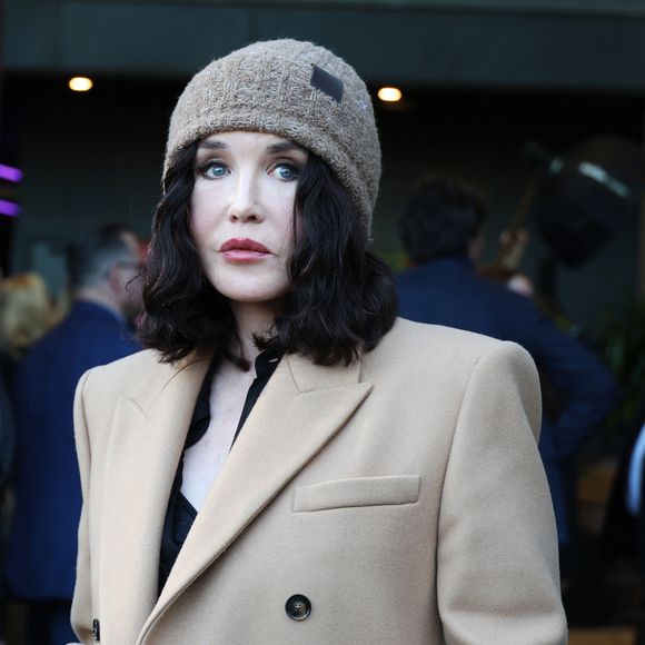 Isabelle Adjani - Les célébrités au défilé Stella McCartney "Collection Prêt-à-Porter Automne/Hiver 2025-2026" lors de la Fashion Week de Paris (PFW), le 5 mars 2025.