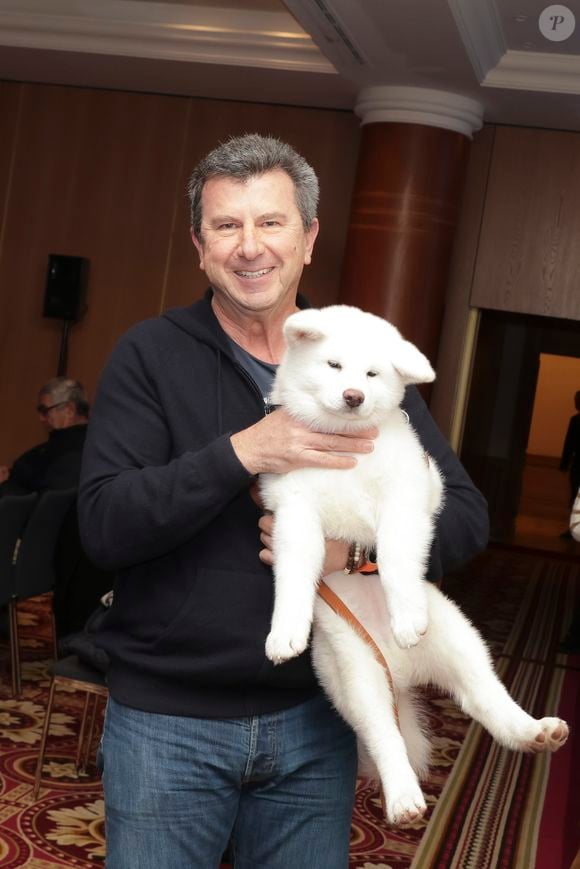 Exclusif -   Pascal Bataille avec son chien lors de la conférence de presse "Défi d'Elles 2024" à Paris le 10 janvier 2024.


© Jack Tribeca / Bestimage