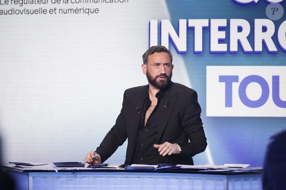 Exclusif - Cyril Hanouna, sur le plateau de l’émission « TPMP » présentée par C.Hanouna et diffusée en direct sur C8, Paris, France, le 26 fevrier 2025. © Jack Tribeca / Bestimage