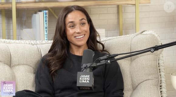 Meghan Markle a participé à sa toute première interview podcast. La duchesse de Sussex, âgée de 43 ans et vêtue de façon décontractée, s'est entretenue avec Jamie Kern Lima, animateur du podcast et fondateur d'IT Cosmetics. Photo par JLPPA / Bestimage