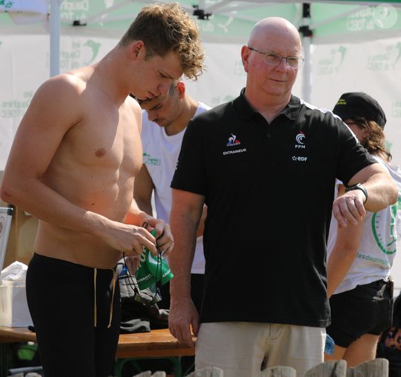 Léon Marchand et son entraîneur Bob Bowman - 4ème journée des Championnats de France 2023 de natation à Rennes le 14 juin 2023.

© Mickael Chavet/ZUMA Press Wire / Bestimage