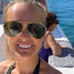 Laeticia Hallyday s'offre une parenthèse de rêve sur l'une des plus belles îles de Grèce, un décor de carte postale