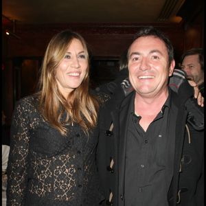 Fabien Onteniente, Mathilde Seigner en promotion pour le film "Camping 2" au diner Opéra des Capucines à Paris 2006. © RINDOFF-BORDE / BESTIMAGE
