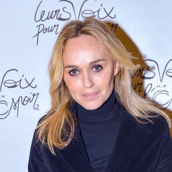 Il s'agit de Cécile de Ménibus, chroniqueuse pour l'émission matinale "Bonjour !" sur TF1.

Exclusif - Cécile de Ménibus au photocall lors du concert "Leurs voix pour l'espoir" à l'Olympia à Paris, le 11 mars 2024. 

Photo : Bellak / Perusseau / Bestimage