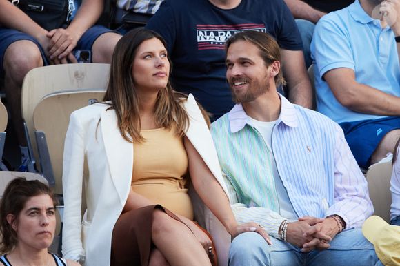 Dans une story très naturelle, elle révèle être complexée par son ventre depuis la naissance de son fils Malo.

Camille Cerf (Miss France 2015), enceinte et son compagnon Théo Fleury dans les tribunes lors des Internationaux de France de Tennis de Roland Garros 2023. Paris, le 7 juin 2023. © Jacovides-Moreau / Bestimage