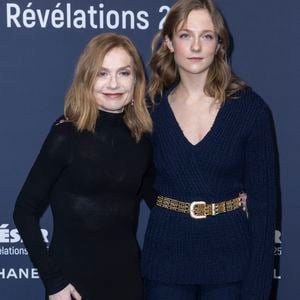 Isabelle Huppert et  Josefa Heinsius  - Photocall de la soirée "Cesar Révélations 2025" au Trianon à Paris le 20 janvier 2025.

© Olivier Borde / Bestimage