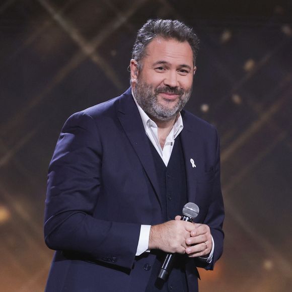 Exclusif - Bruce Toussaint lors de l'enregistrement de l'émission "Nos voix pour toutes" au profit de la Fondation des femmes à l'Adidas Arena diffusée sur TMC le 25 novembre 2025, à Paris, France, le 19 novembre 2025. © Guirec-Moreau/Bestimage