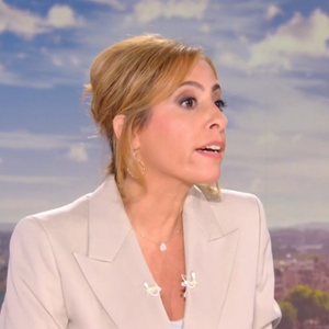 Léa Salamé face à Jean-Luc Mélenchon sur le plateau du JT de 20 heures de France 2. Le 8 septembre 2025.